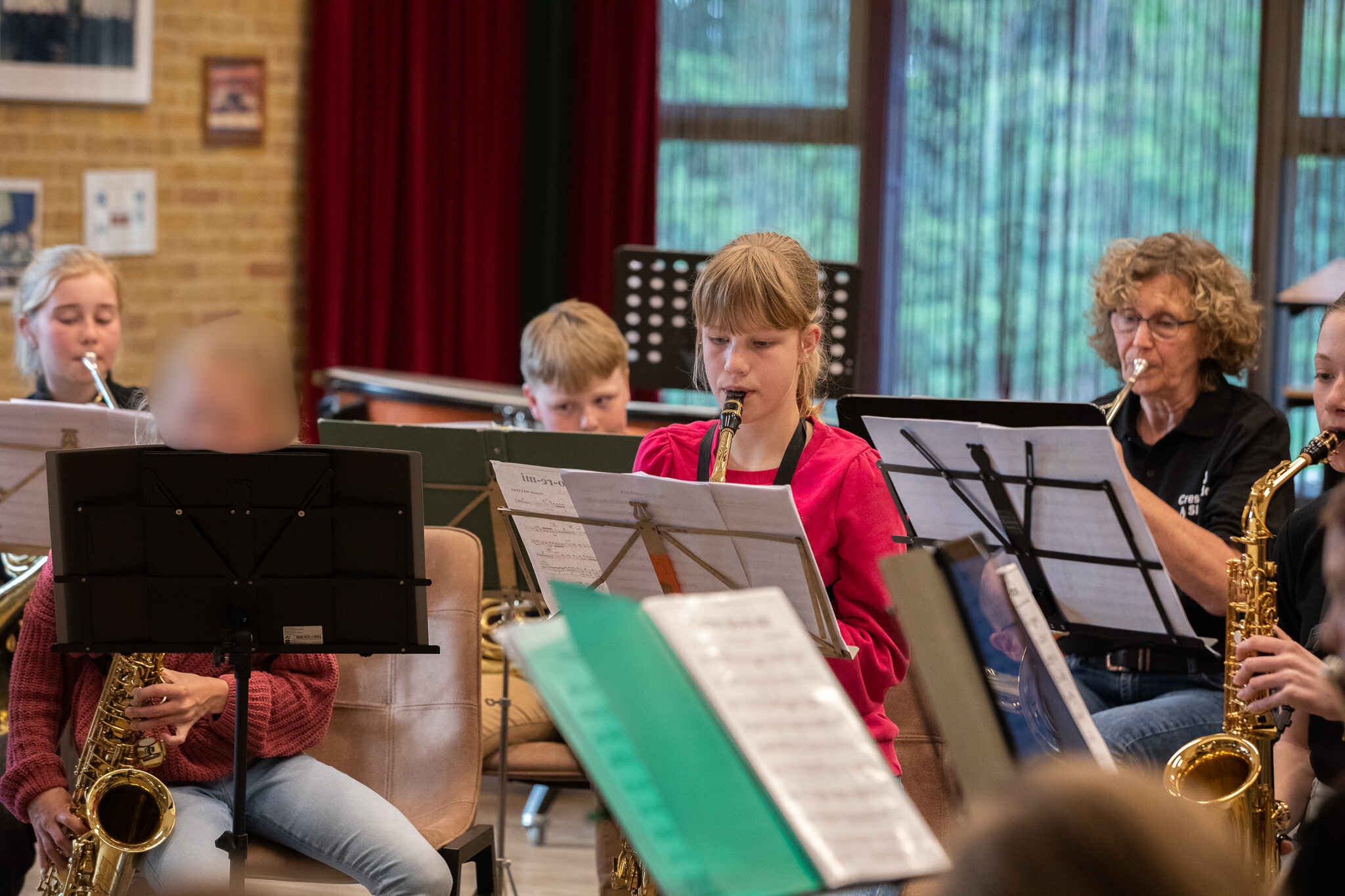 67fb6f4c03588_foto-8-blur